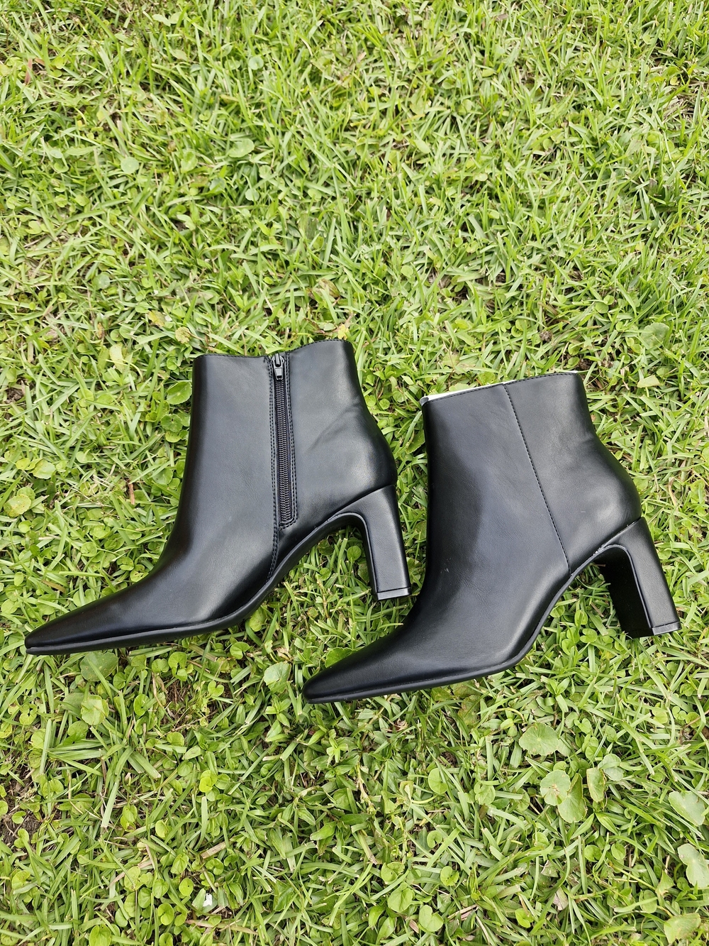 Unisa Yopie J Black Pointed Toe Ankle Booties